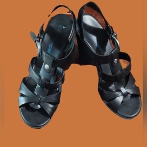 Timberland EarthkeepersBlack Leather Sandals with Ankle Strap‎